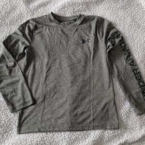Under Armour Boys Youth Medium Gray Long Sleeve Undershirt